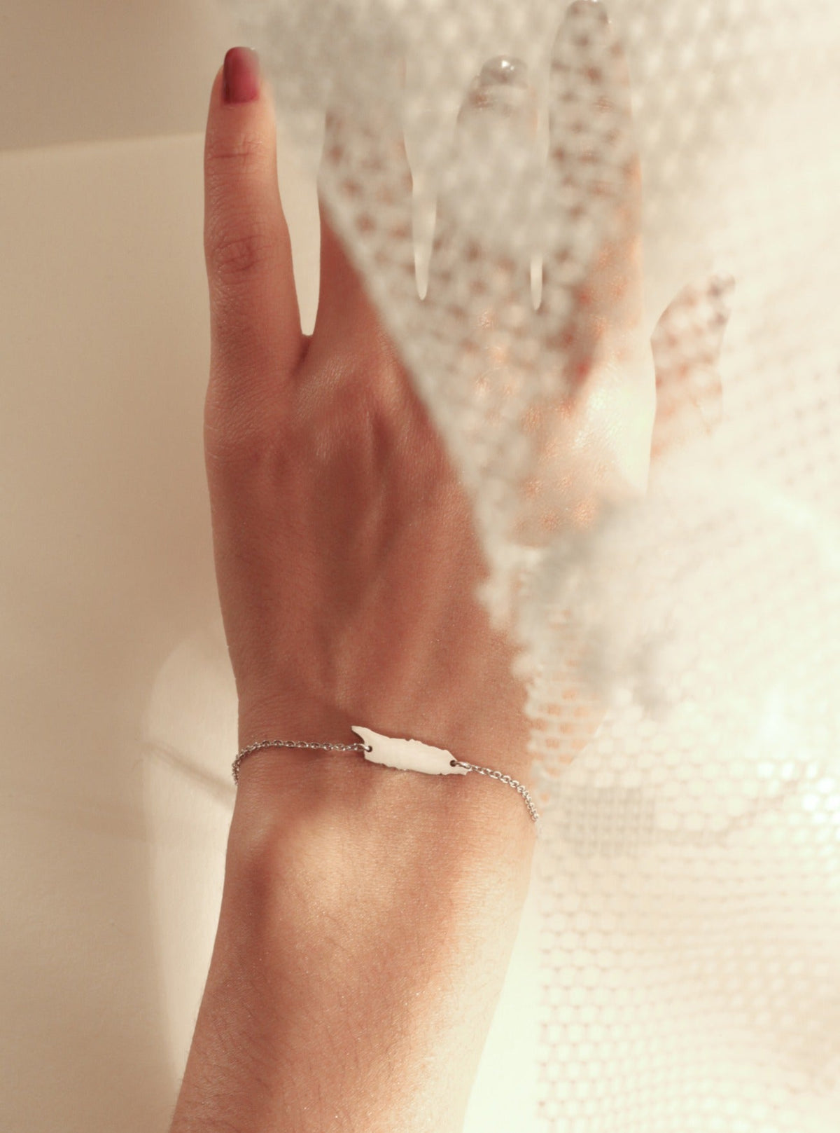 Silver-tone Aruba island silhouette chain bracelet