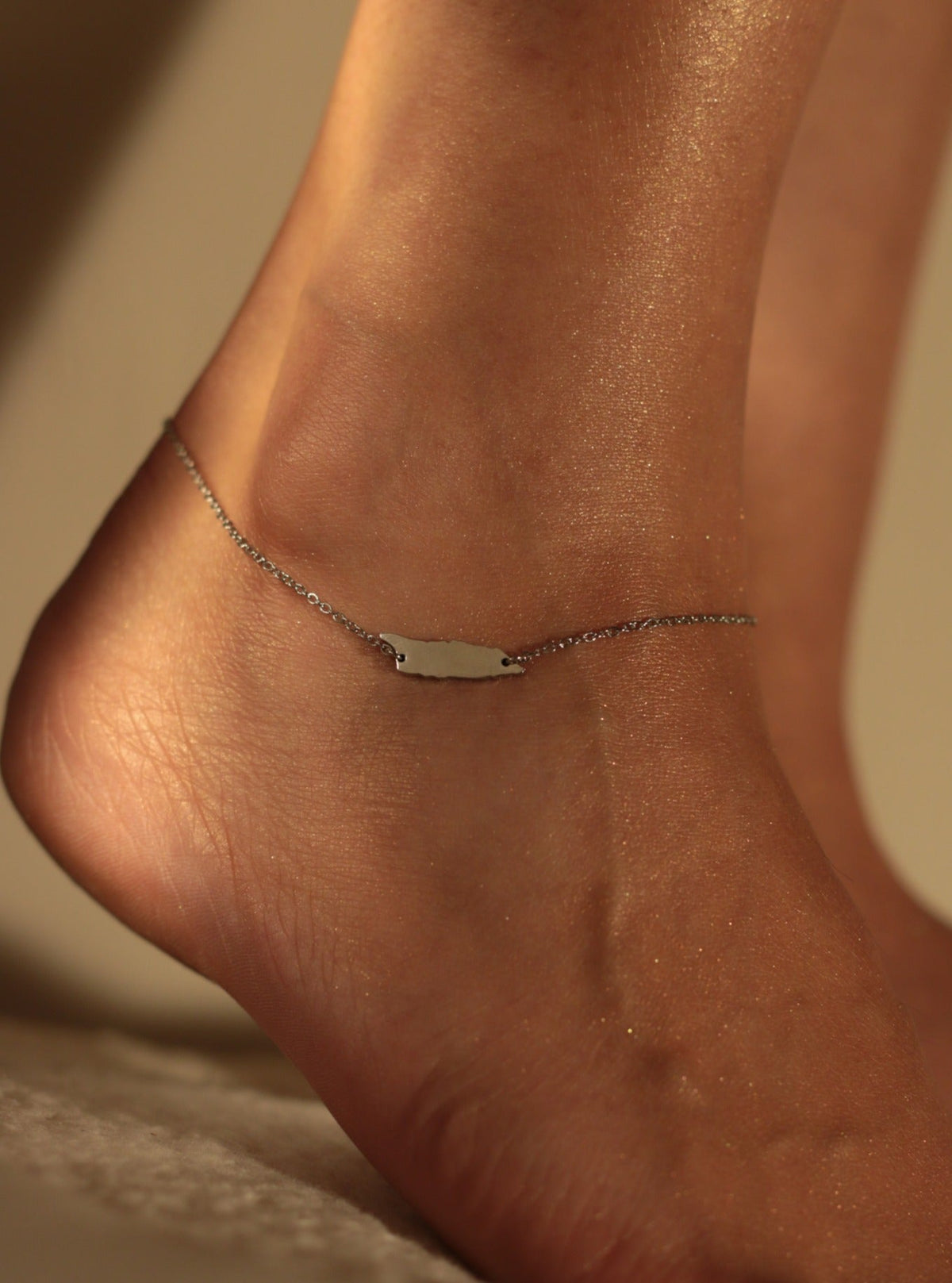 Silver-tone OG Aruba anklet with island silhouette