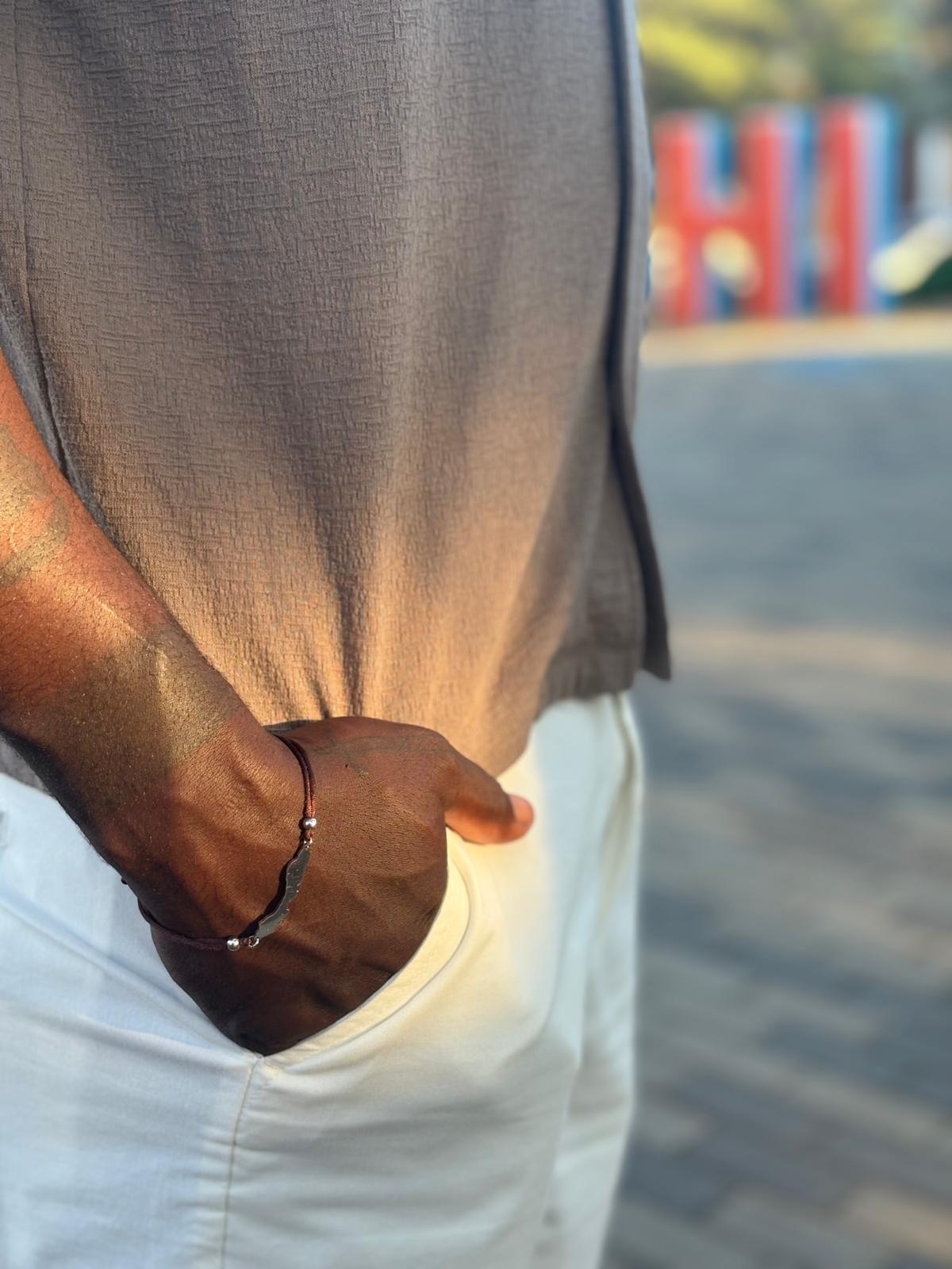 Brown men's Curaçao cord bracelet featuring original island silhouette