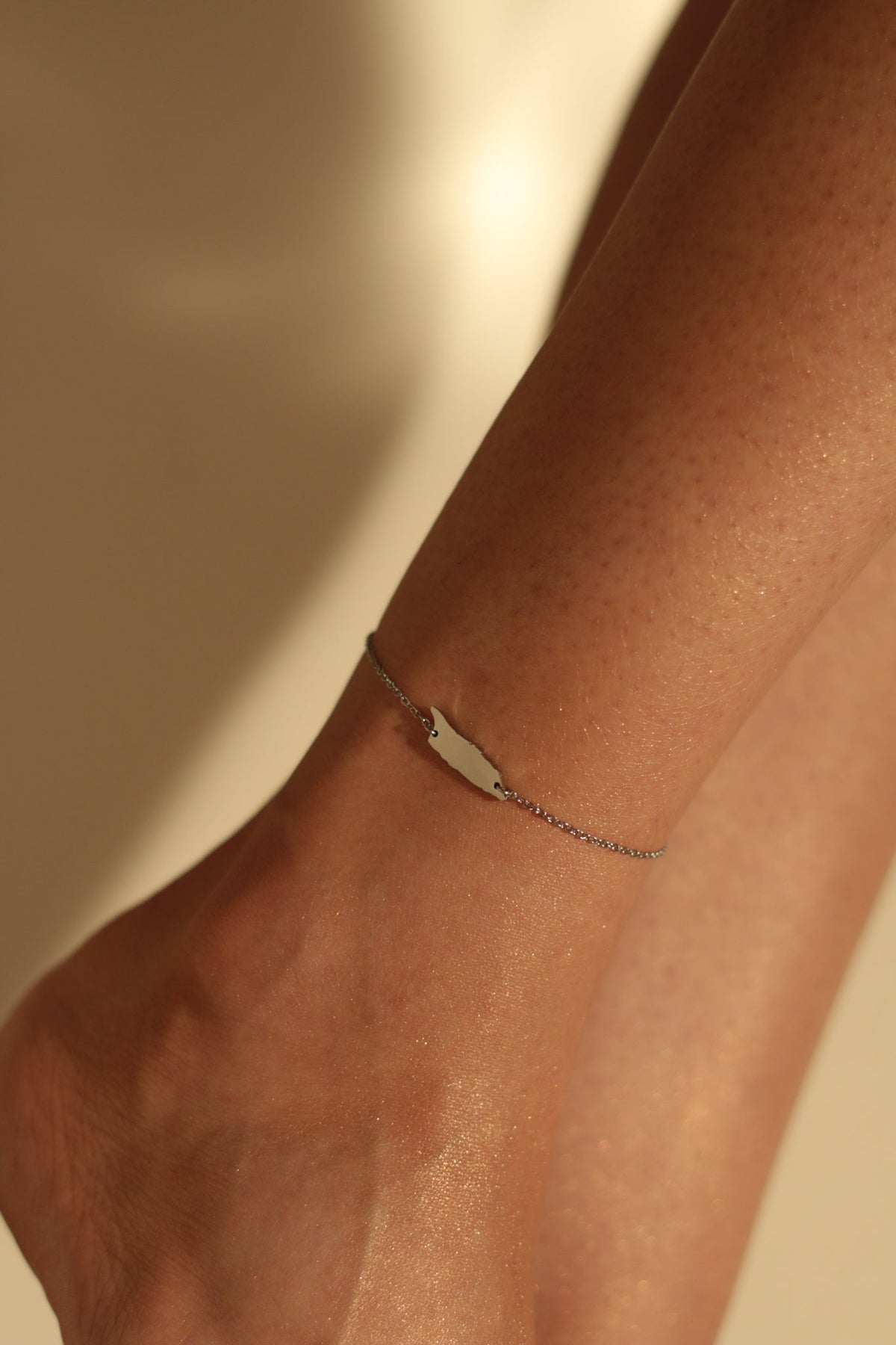 Fine silver-tone Aruba island anklet by Concept Statement