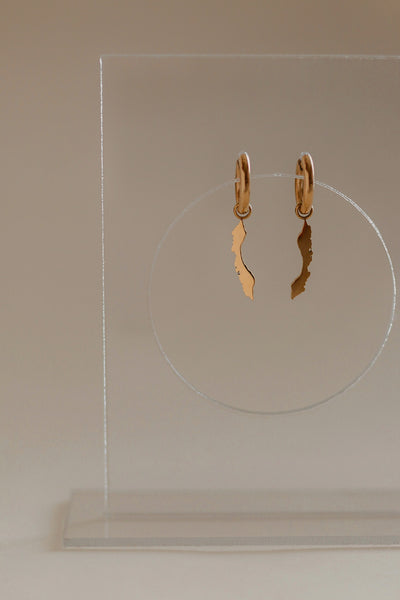 Curacao Dangle Hoop Huggies gold. Curacao oorringen, Curacao hoops