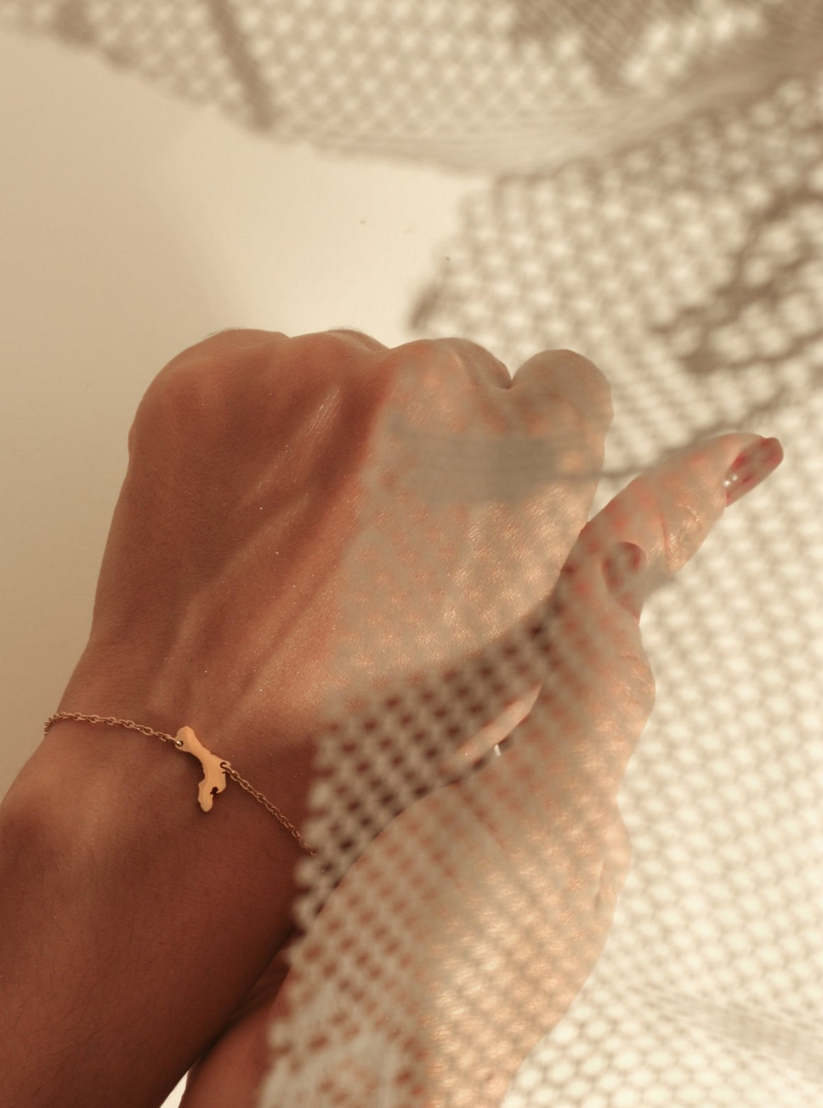 Gold-tone Bonaire island silhouette bracelet on a fine chain